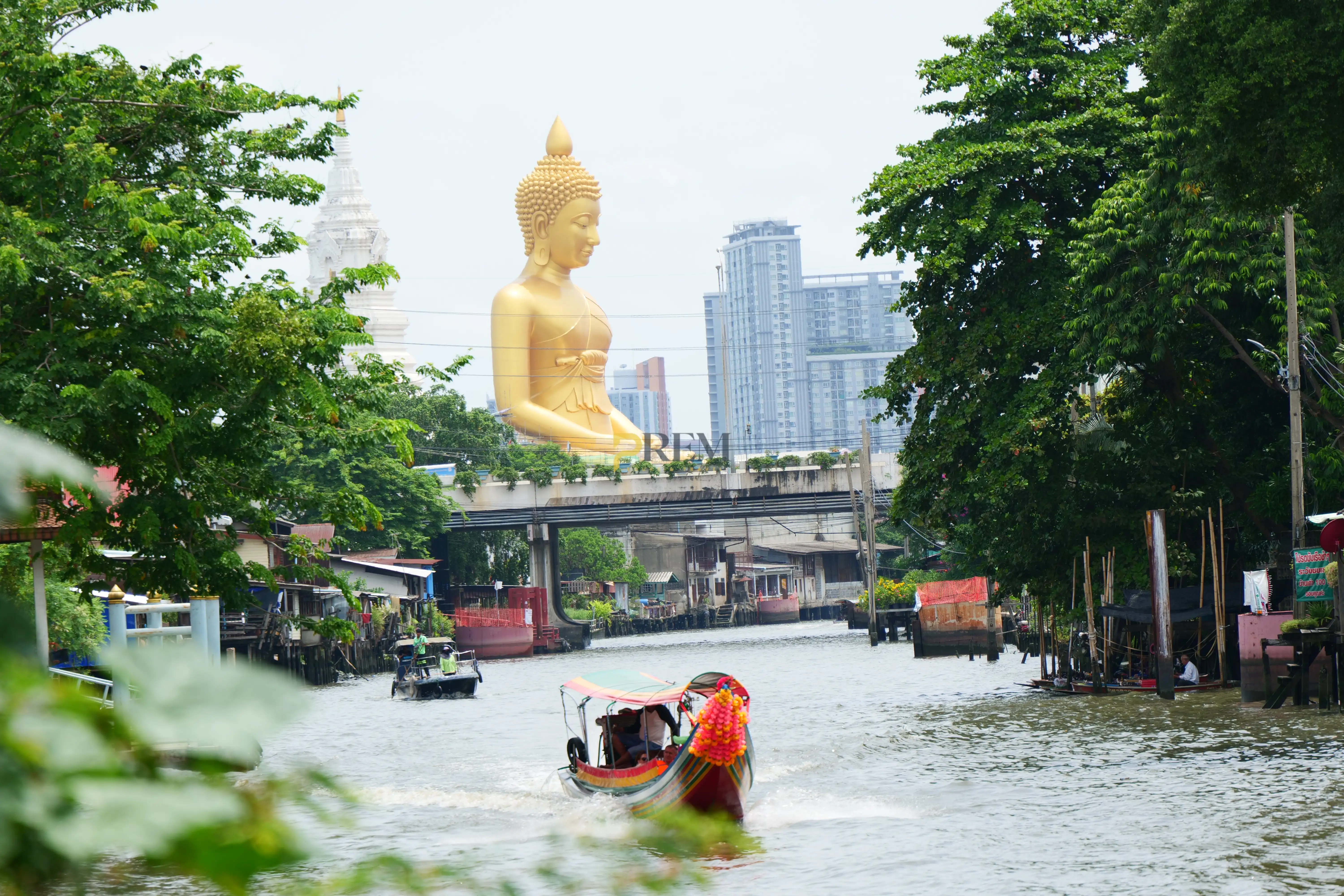 Discover Bangkok through a scenic photo tour.